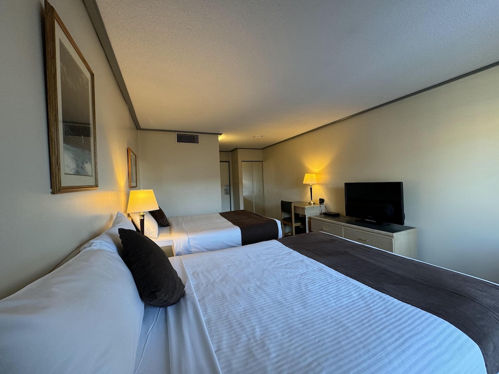 Divya Sutra Plaza & Conference Centre Vernon, BC 32/74