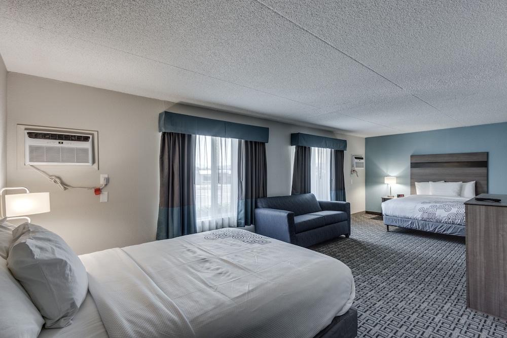 Days Inn & Suites by Wyndham Spokane 8/23