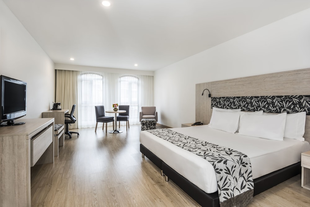 Hotel Rosales Plaza 13/61