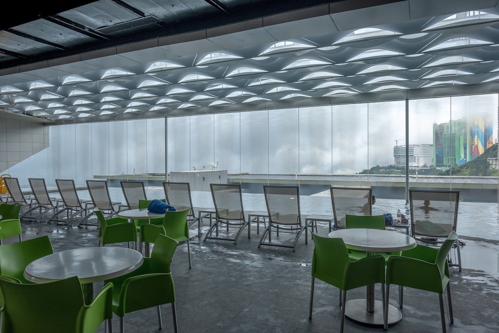 Sky D'Mont Suites 40/50