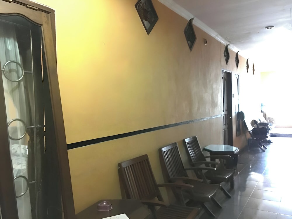 Hotel Alami near Alun-Alun Klaten 28/40