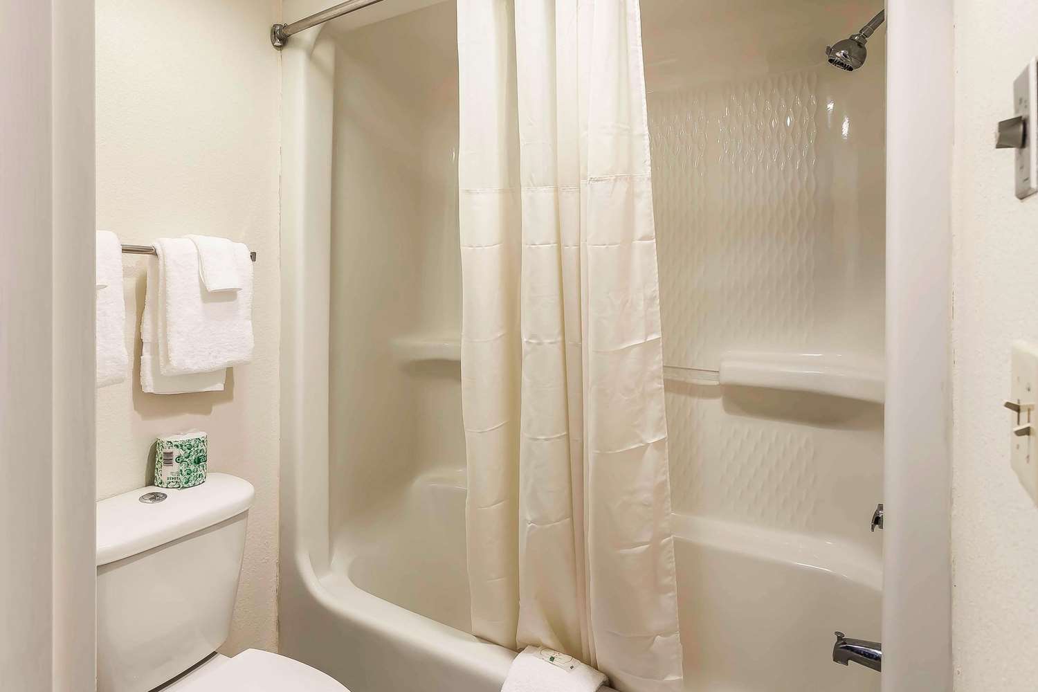 Room, King Bed, Smoking, Quality Inn South Boston - Danville East 5/5