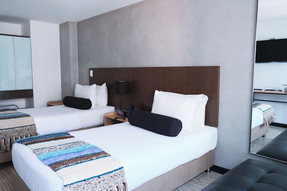 Hotel DC Feria 27/61