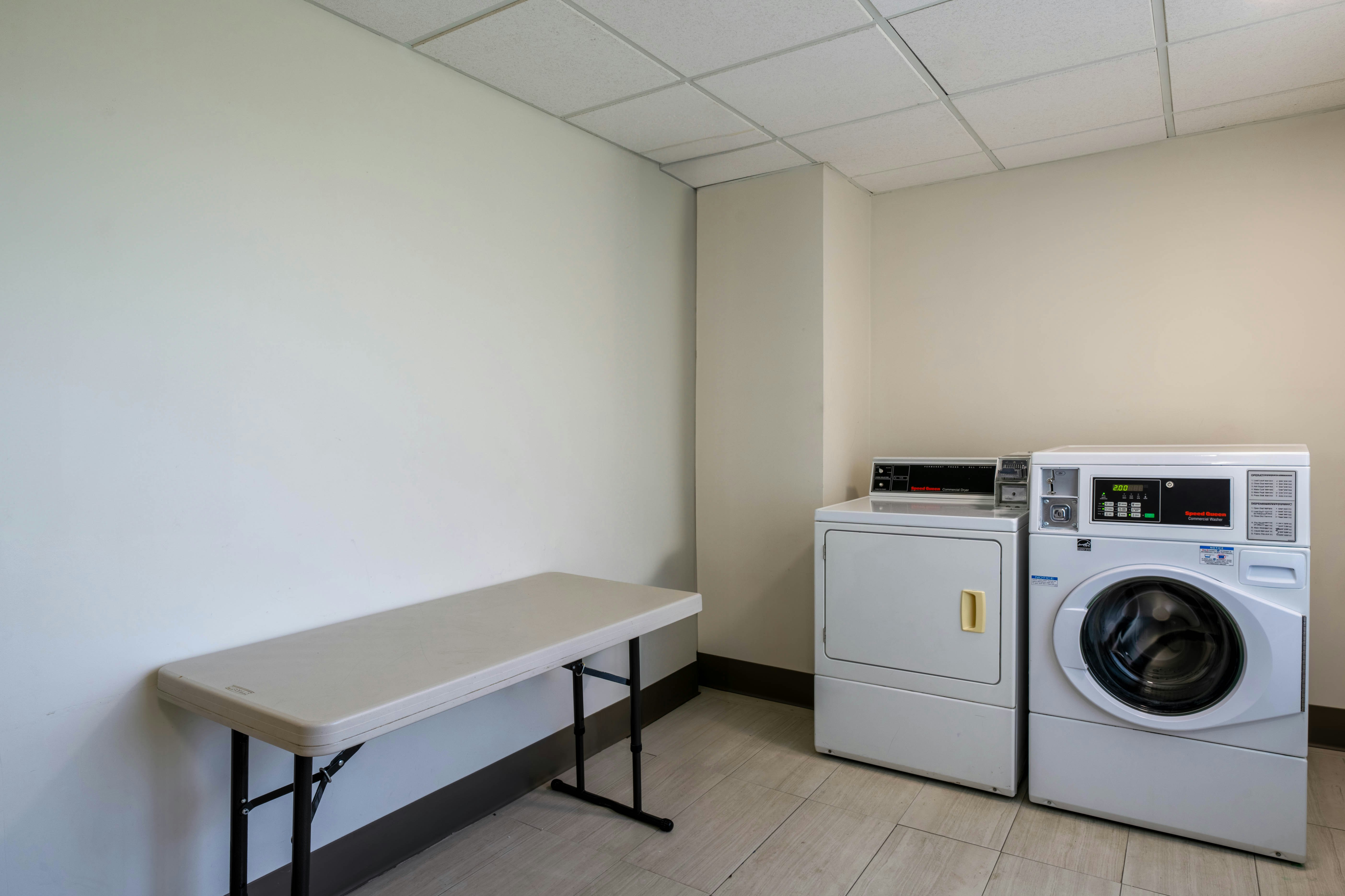 Holiday Inn Express Hotel & Suites Woodbridge 18/54