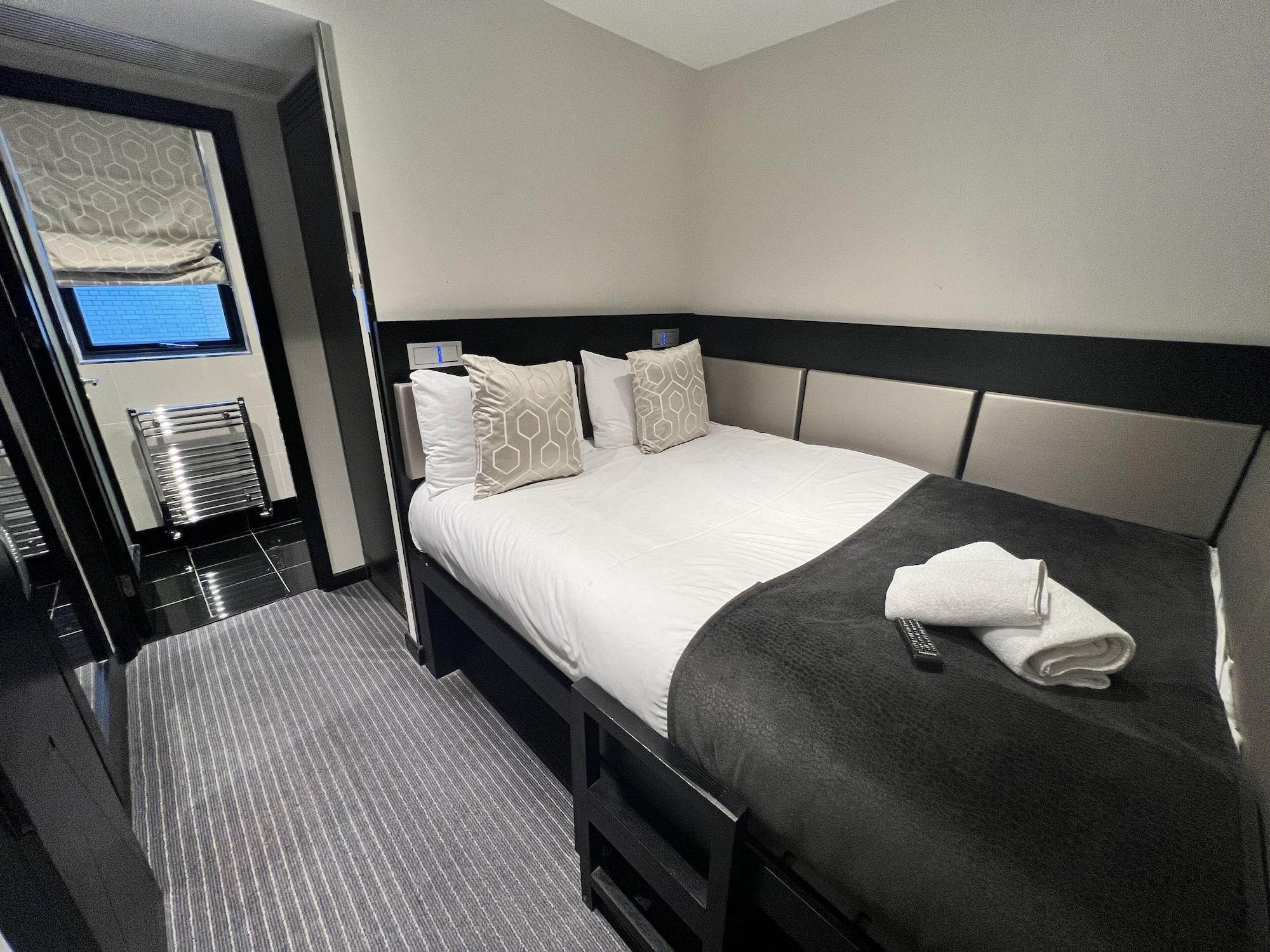 INNER, ECONOMY, DOUBLE BED