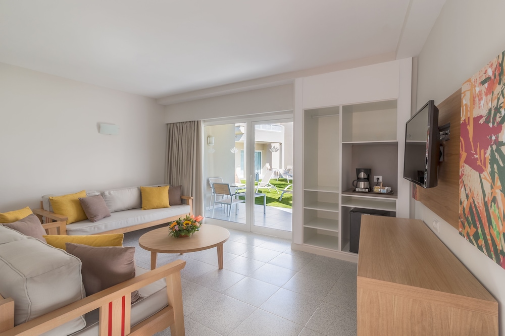 Hotel LIVVO Koala Garden 37/66