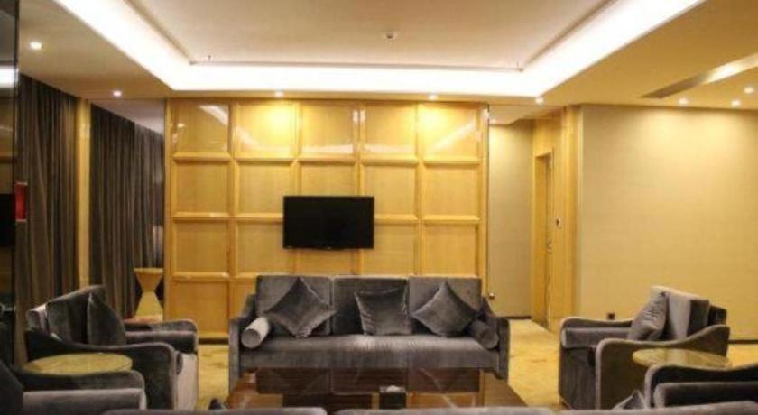 Golden Phoenix International Hotel 47/51