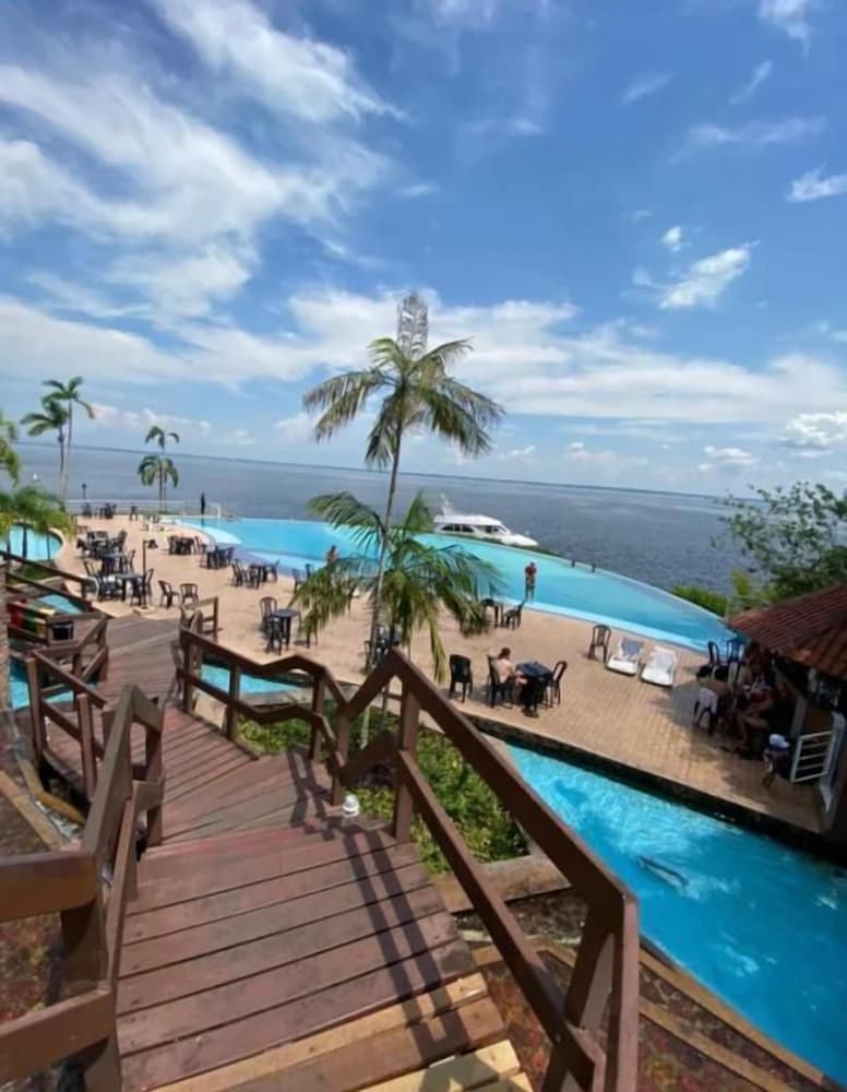Tropical Executive Hotel 60/62