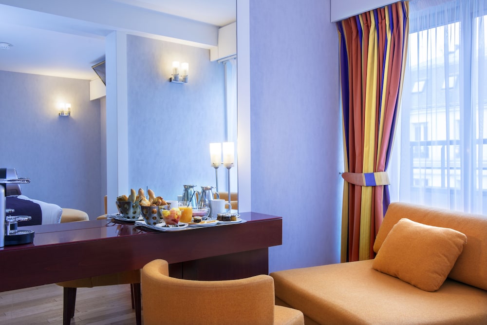 Ampere Hotel 64/80