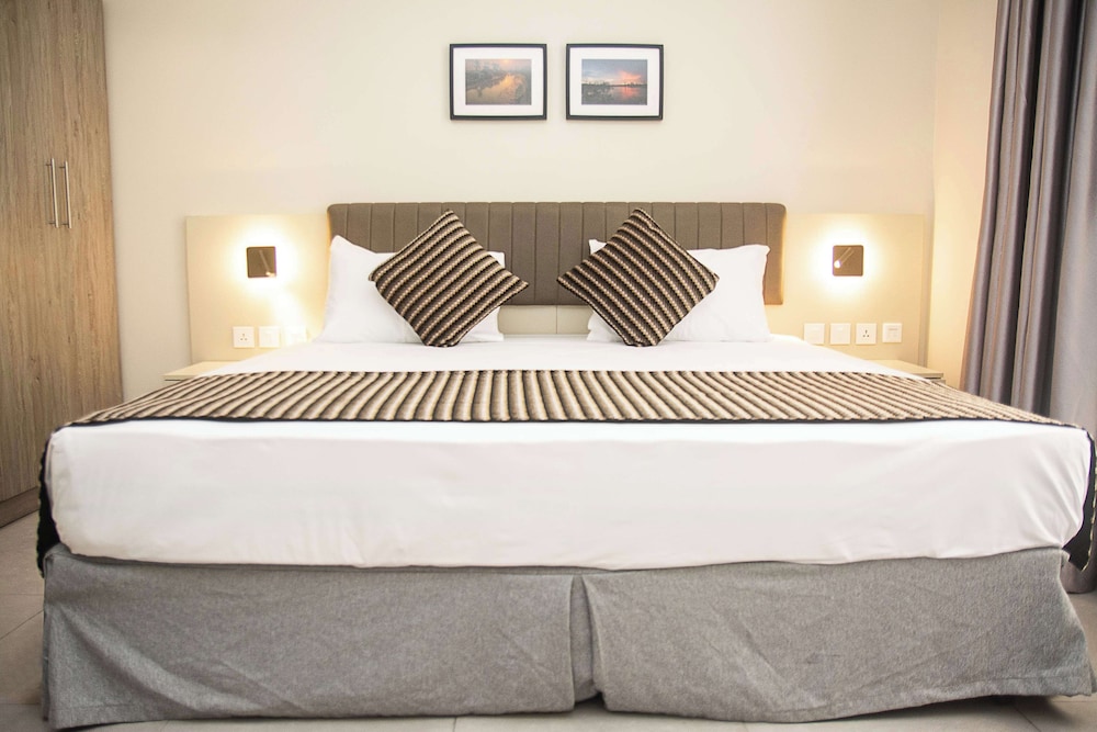 Best Western Plus at the Oxbow Lake 24/51