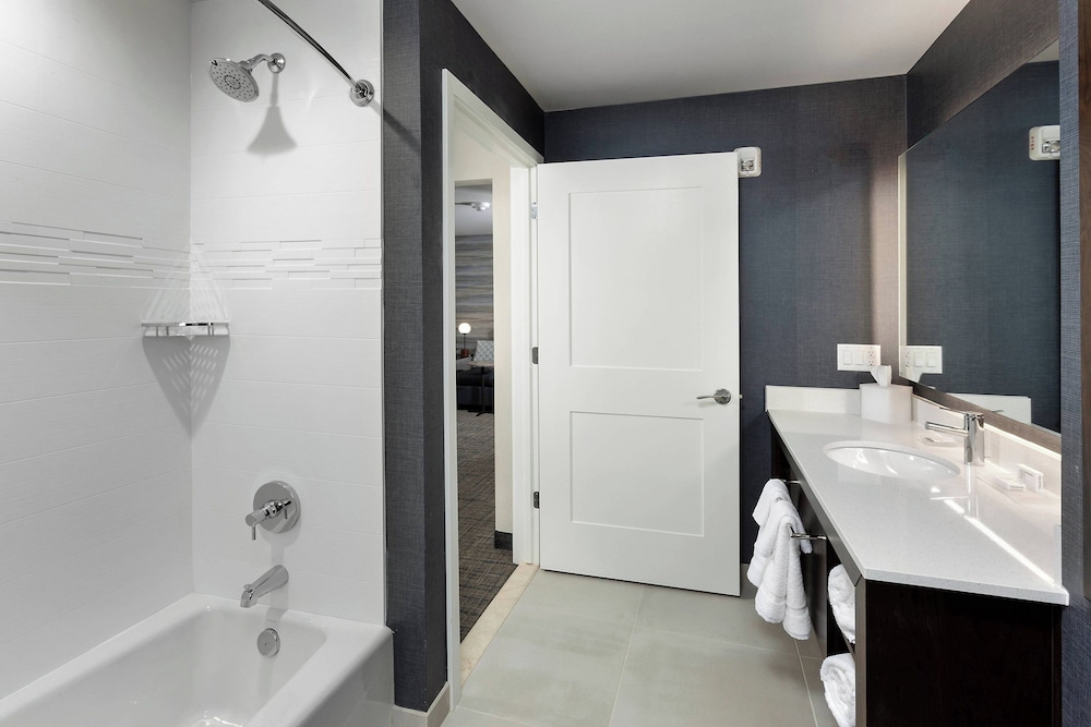 Residence Inn Milwaukee Brookfield 48/50