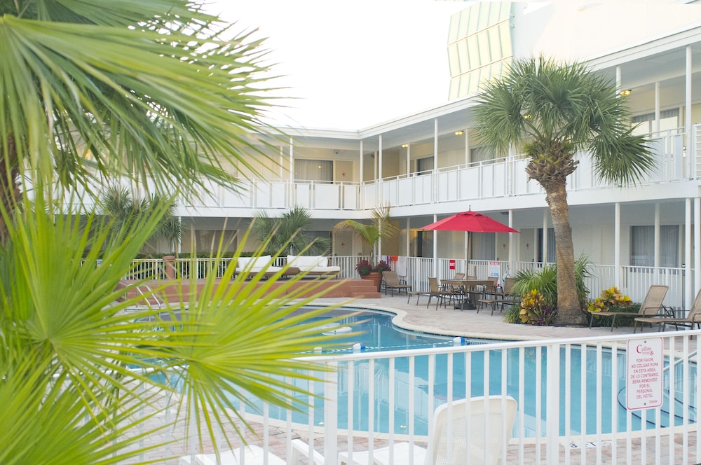 Collins Hotel 5/33