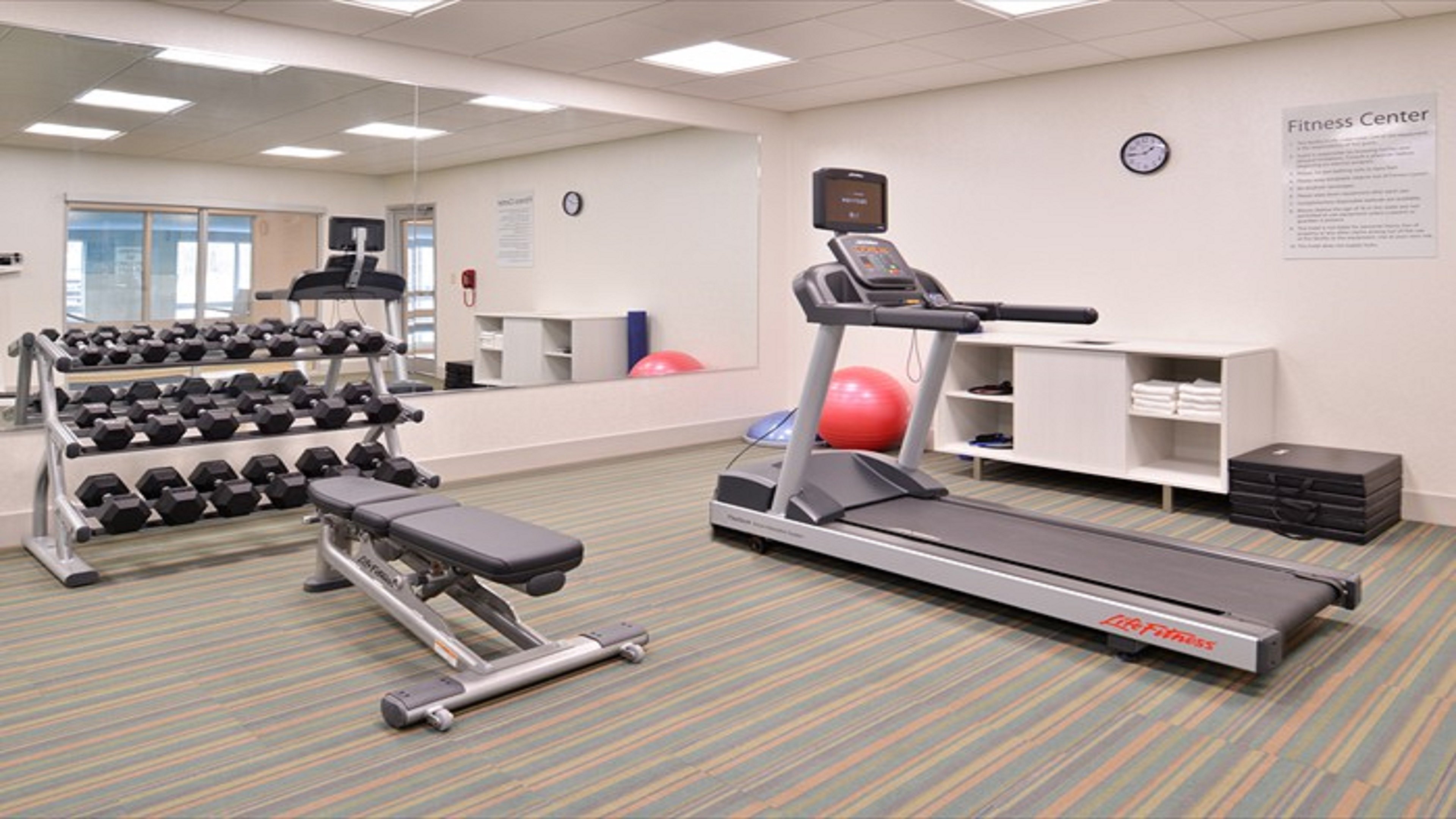 Holiday Inn Express Suites Parkersburg East 42/56