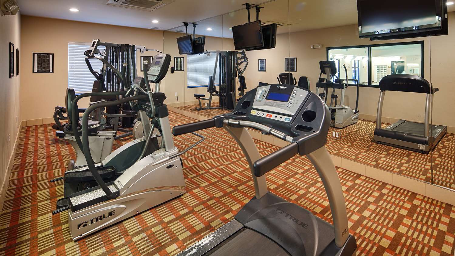 BEST WESTERN PLUS DeSoto Inn & Suites 4/15