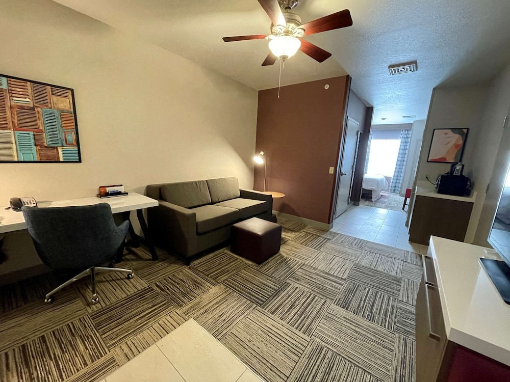 Hilton Garden Inn Oconomowoc 38/74