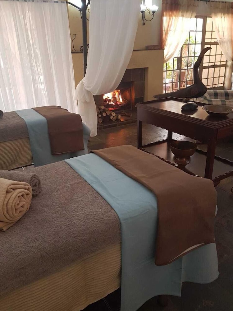 Hornbill Lodge and Legends Restaurant 4/15