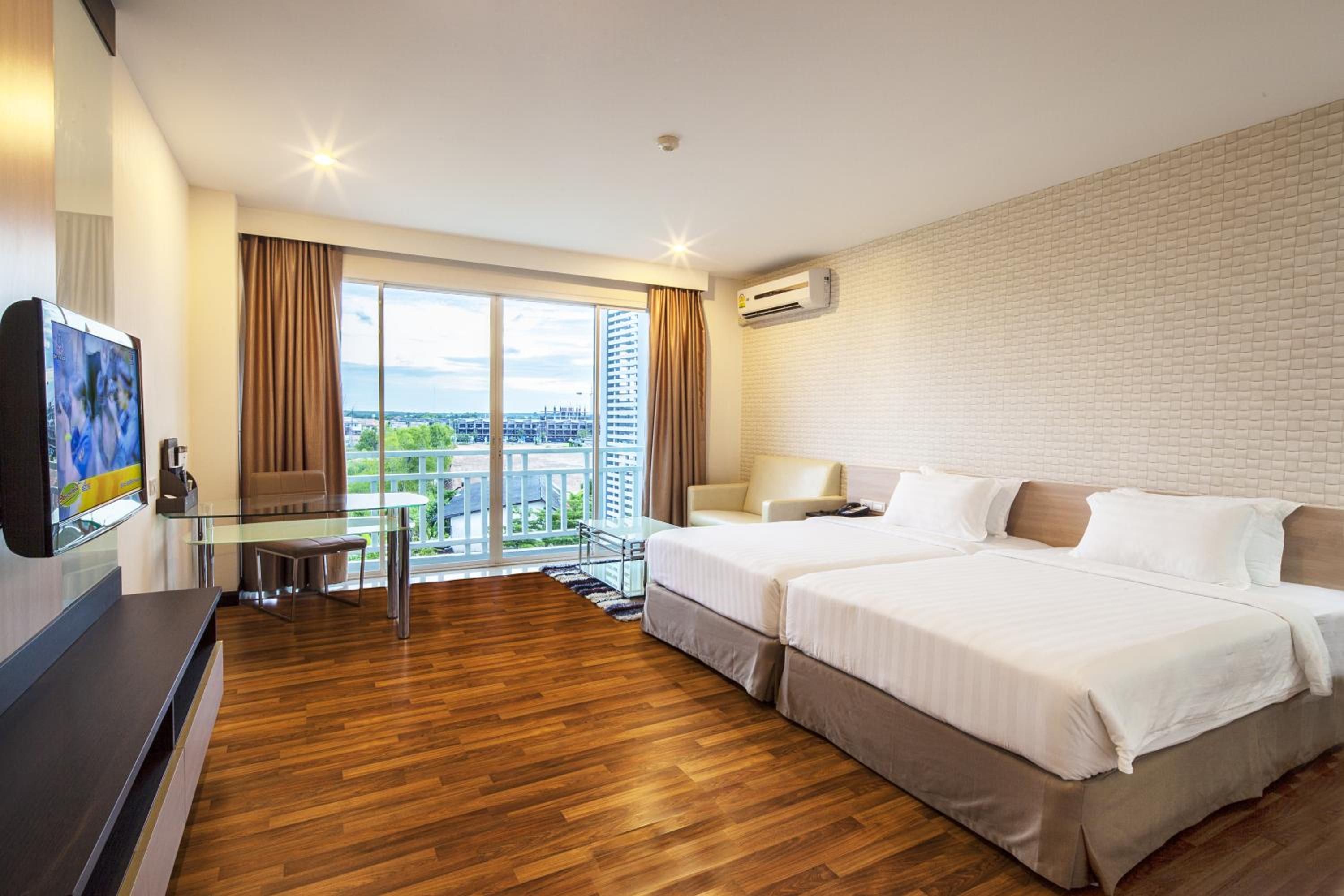 DELUXE, TWIN BEDS