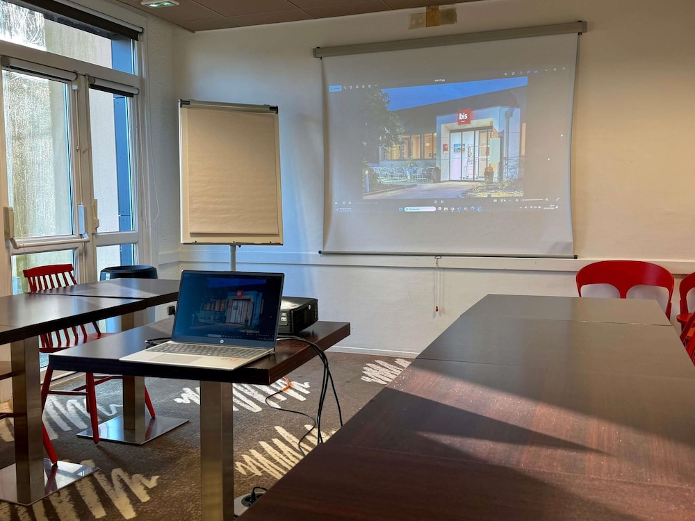 Ibis Rennes Cesson 52/76