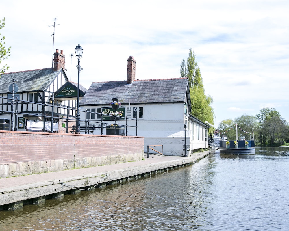 The Boathouse & Riverside Rooms 3/32