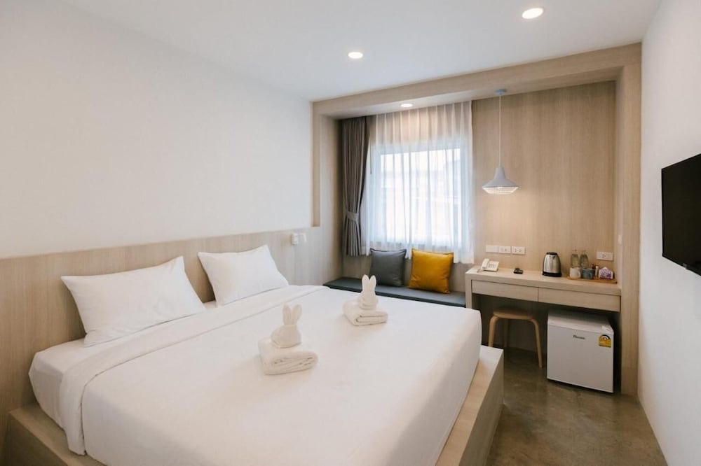 DELUXE, DOUBLE BED