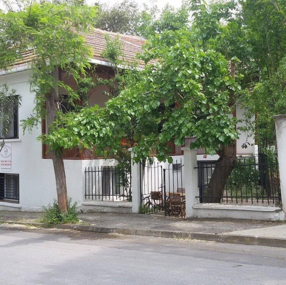 Orhan Kutbay'in Evi Turyolu Cafe Pansiyon 42/50