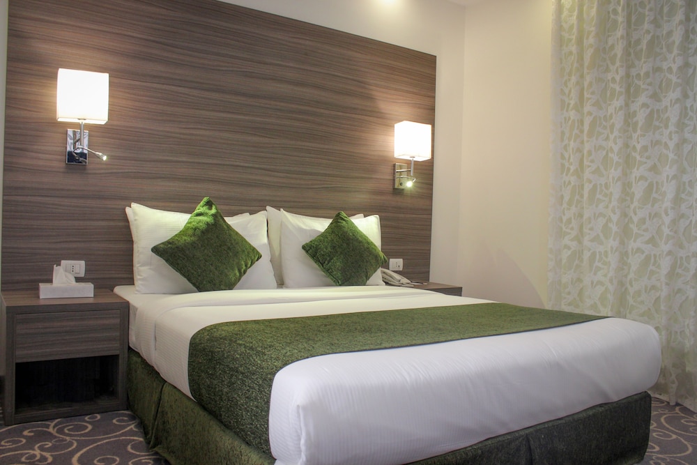 ALMOND HOTEL APARTMENTS 17/53