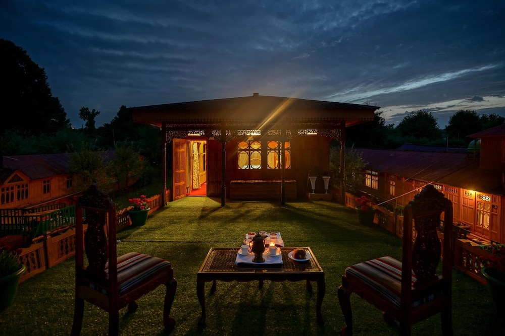 WelcomHeritage Gurkha Houseboats in SRINAGAR