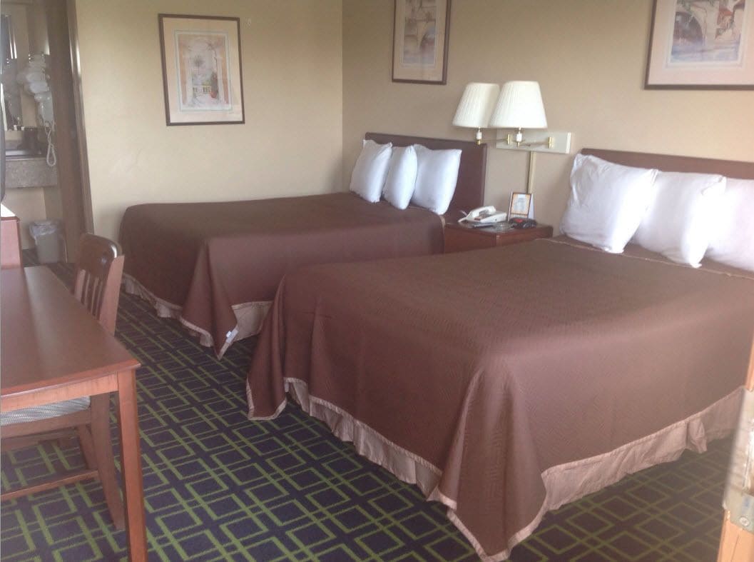 STANDARD, 2 DOUBLE BEDS