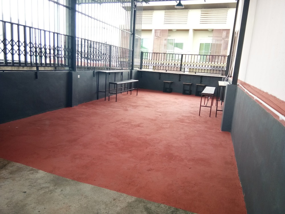 The 25 Hostel 5/23