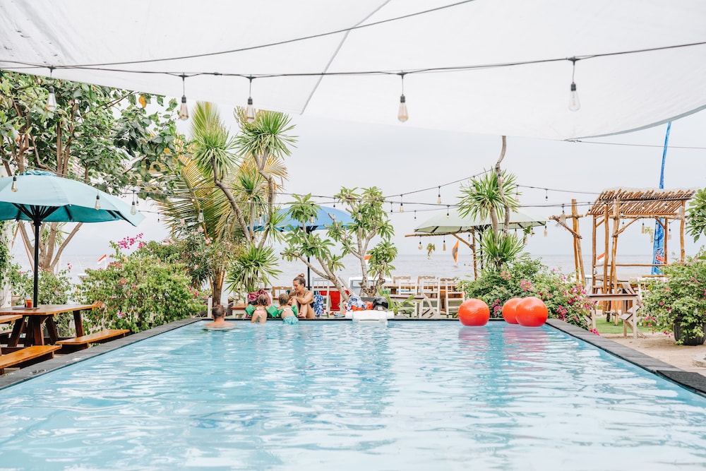 Mambo Beach Resort 21/30