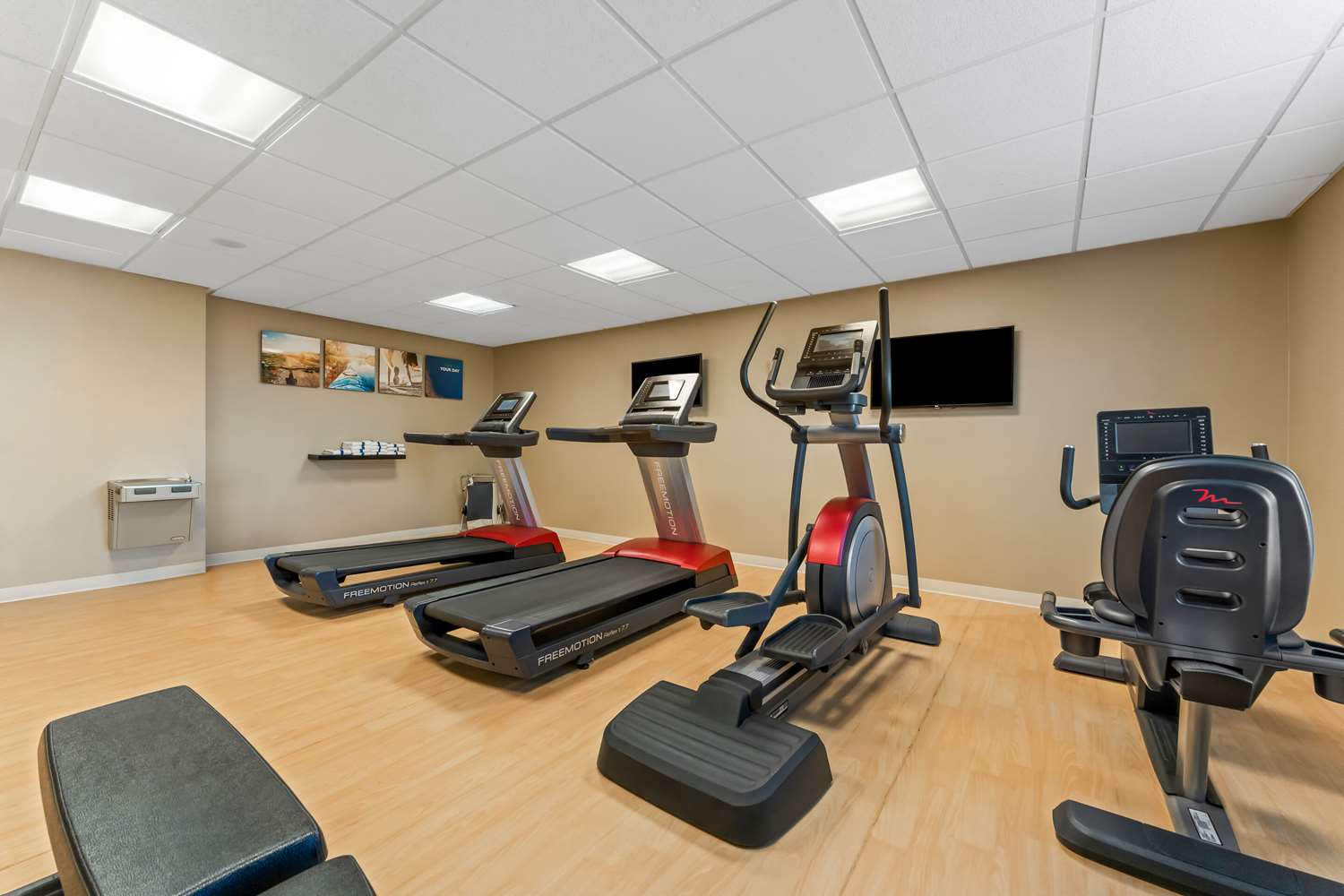 Comfort Inn and Suites Avera Southwest Sioux Falls SD 23/37