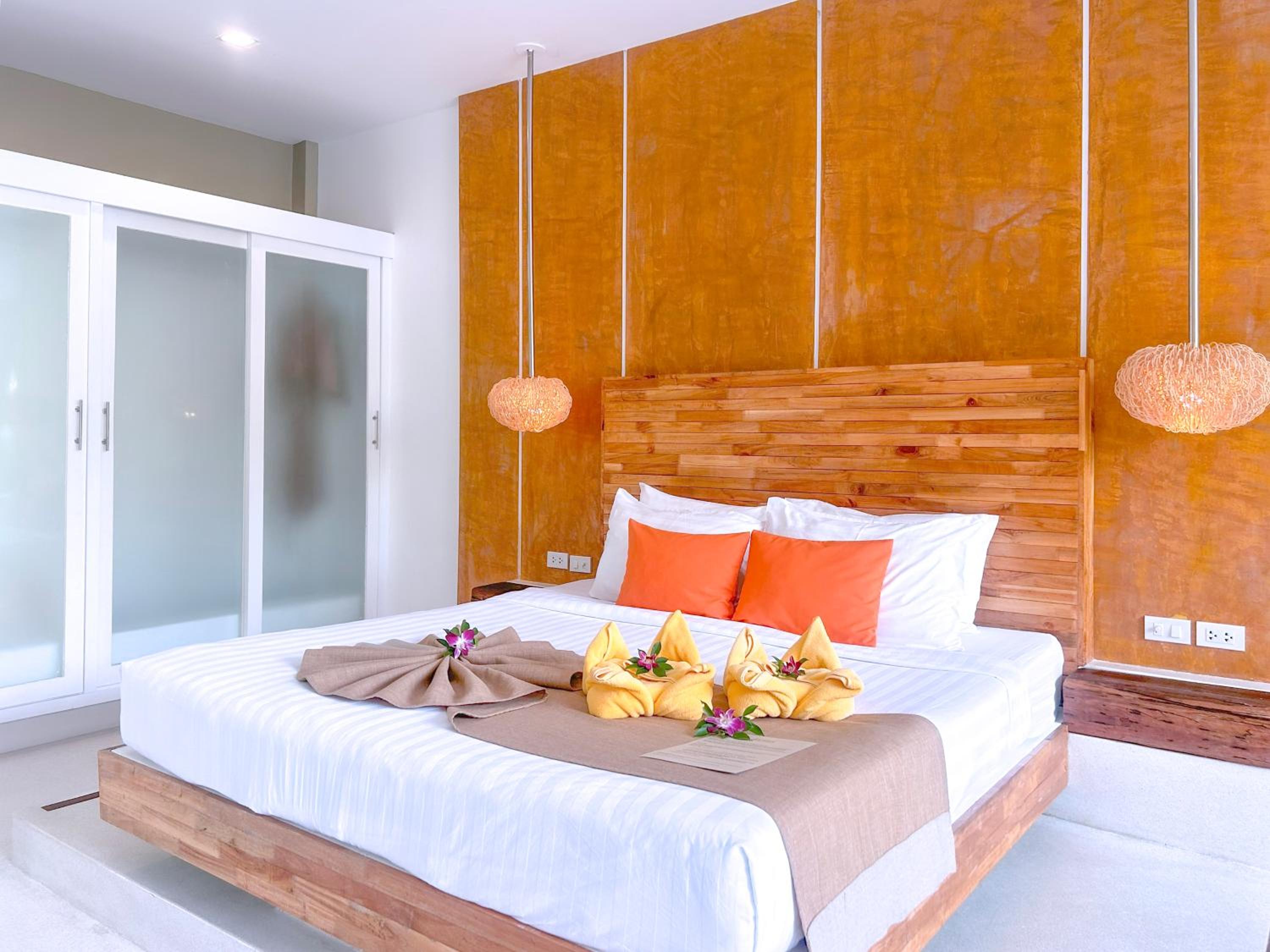 POOLSIDE SUITE