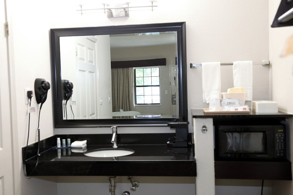 Americas Best Value Inn Monroe 49/50