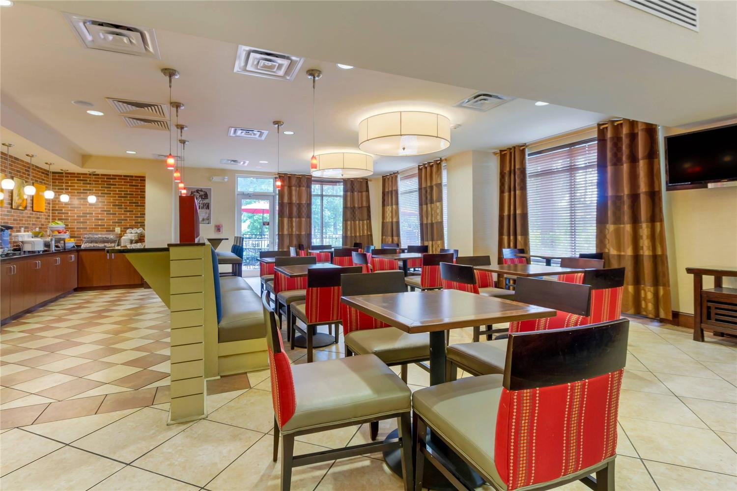 Comfort Suites West of The Ashley 35/46