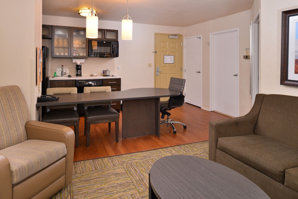Candlewood Suites Austin-Round Rock 26/48