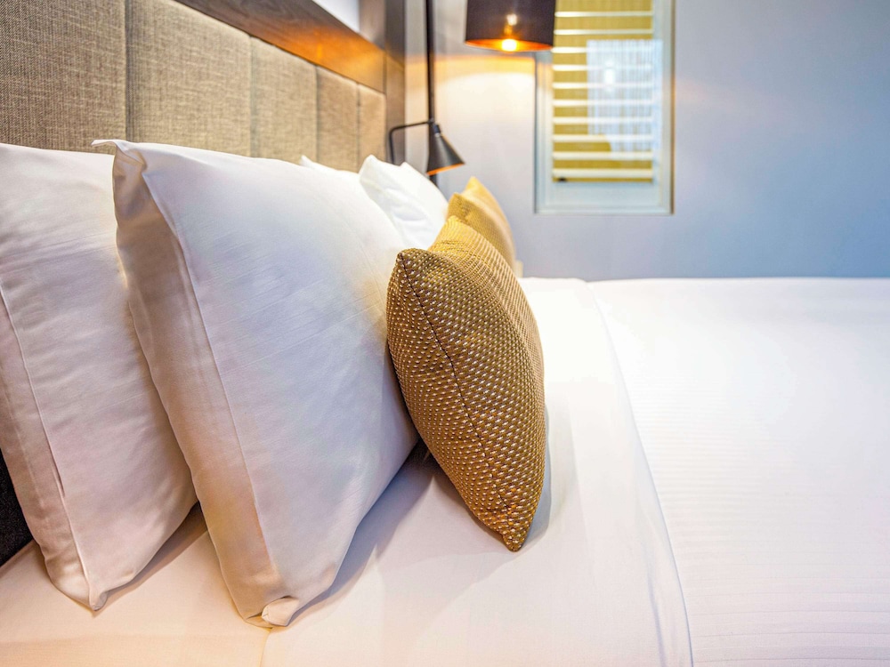 Mercure Sydney Liverpool 19/48