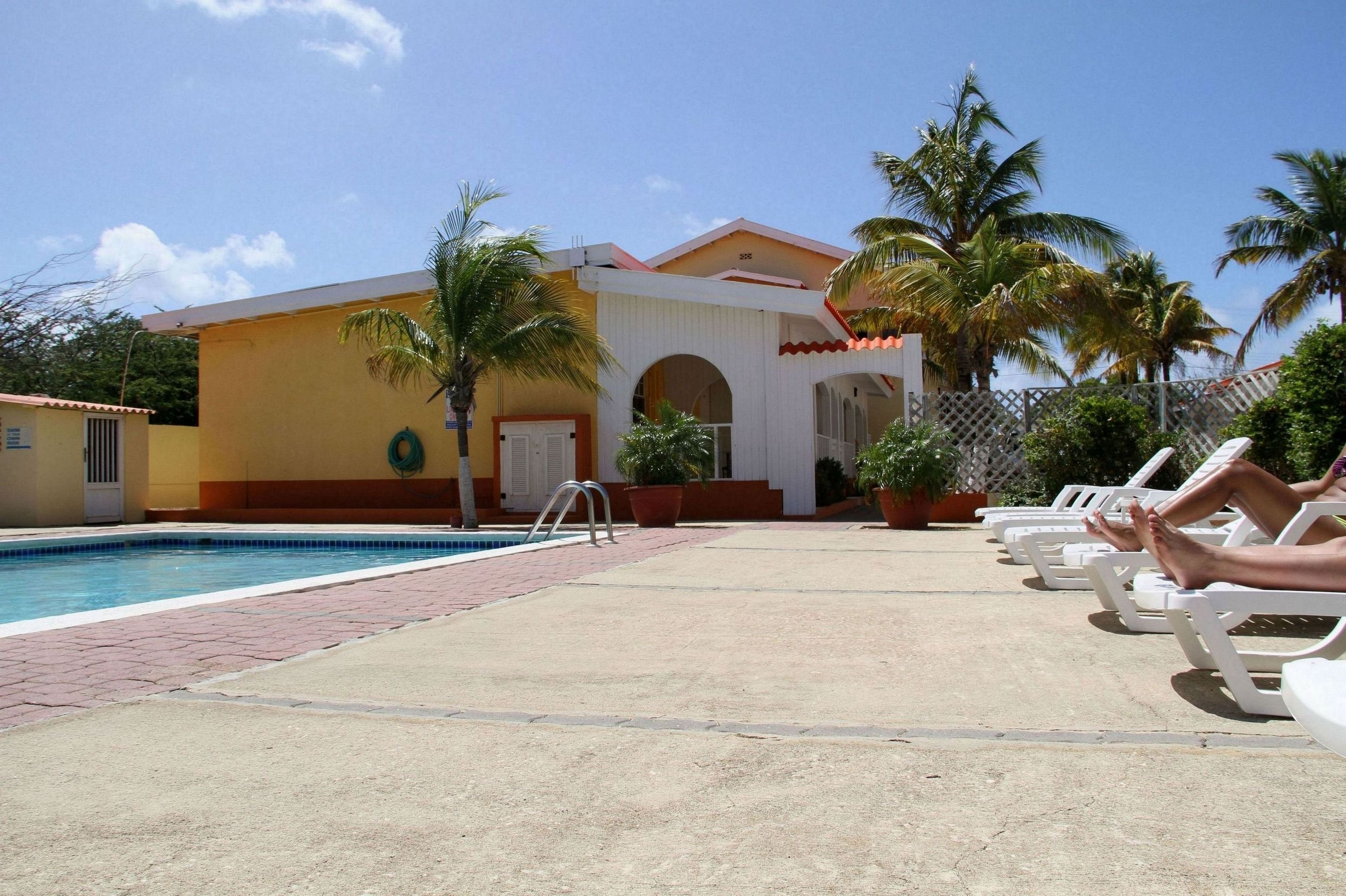 COCONUT INN 33/37