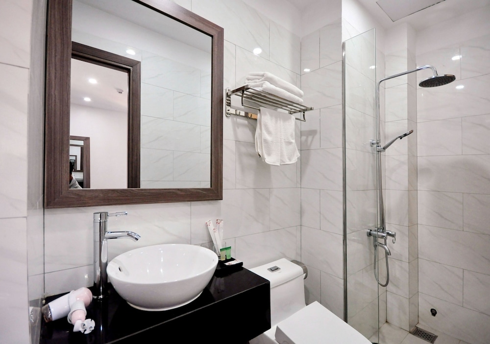 Mega Light Hotel 39/43