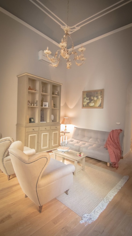 Breathtaking 4BD Apt 5min Walk to Duomo 15/33