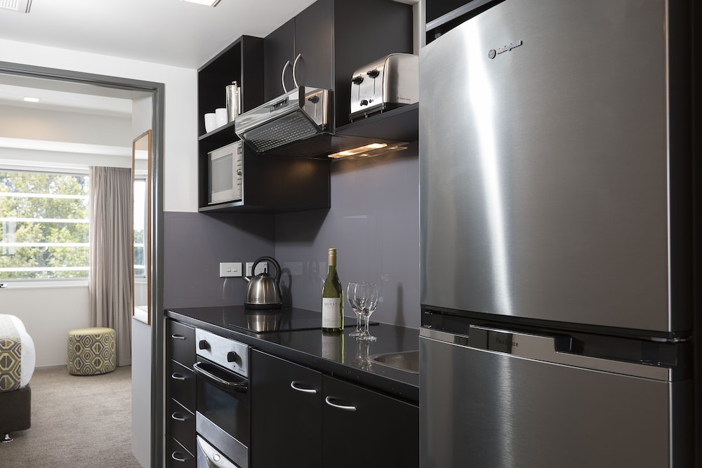 Quest Ponsonby 33/44