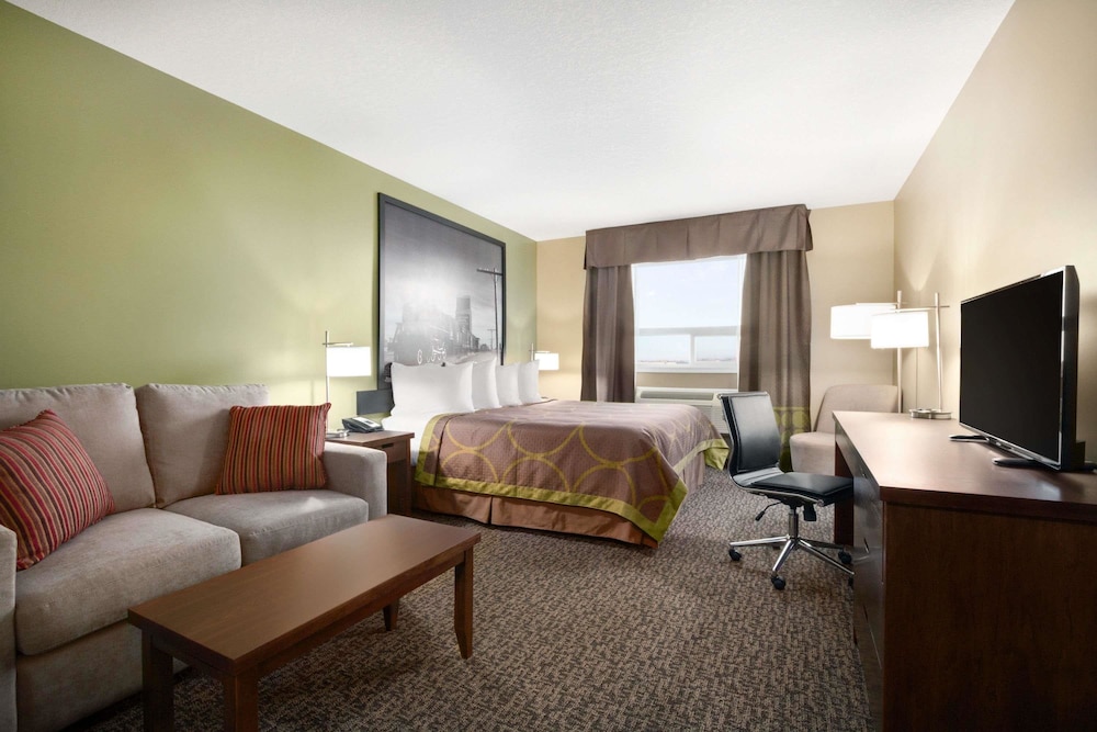 Super 8 by Wyndham Regina 25/33