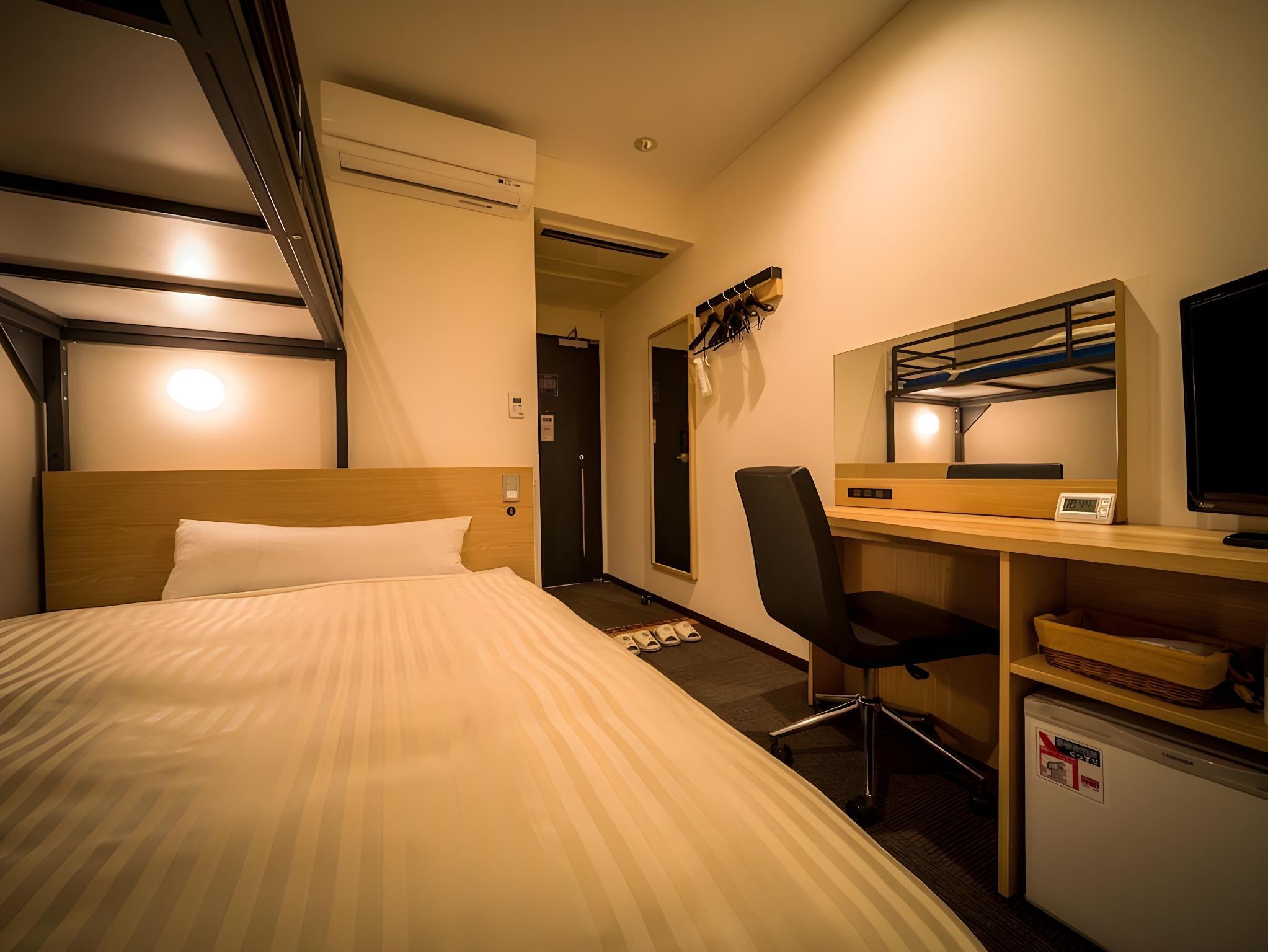 Super, Bunk Bed