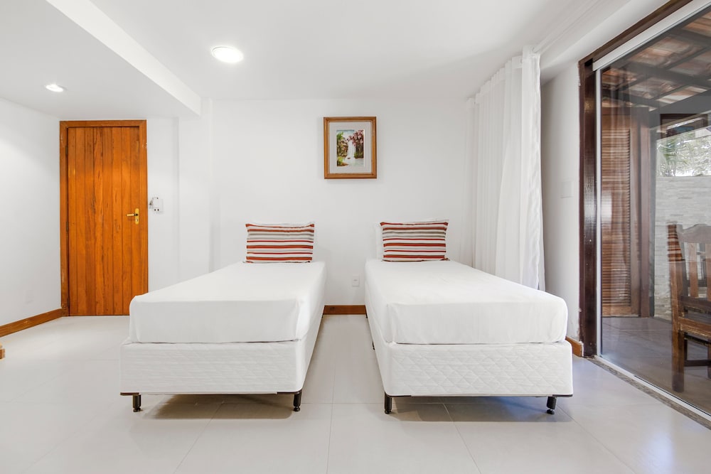 ROOM, QUADRUPLE