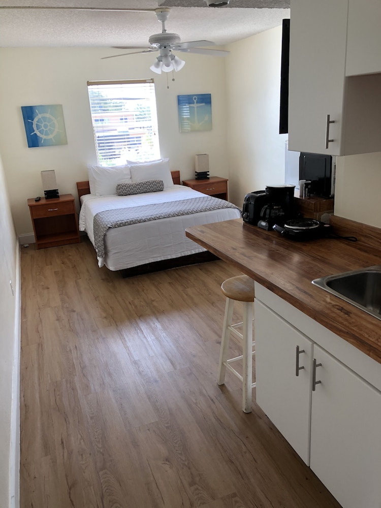 Coral Key Inn 35/71