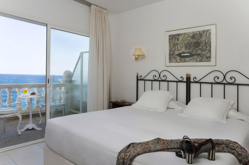 SUPERIOR, TWIN BEDS, SEA VIEW