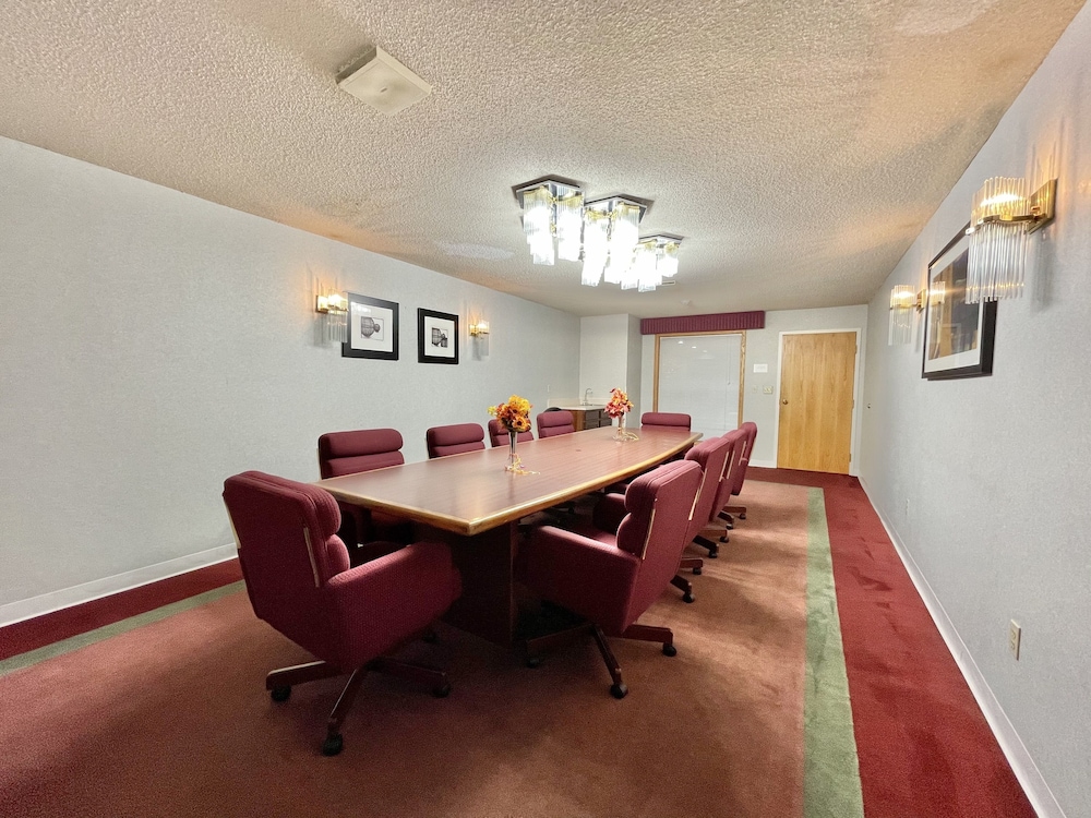 FairBridge Inn & Suites Fort Wayne 46/52