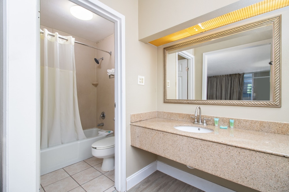 Stayable Suites Lakeland 35/66