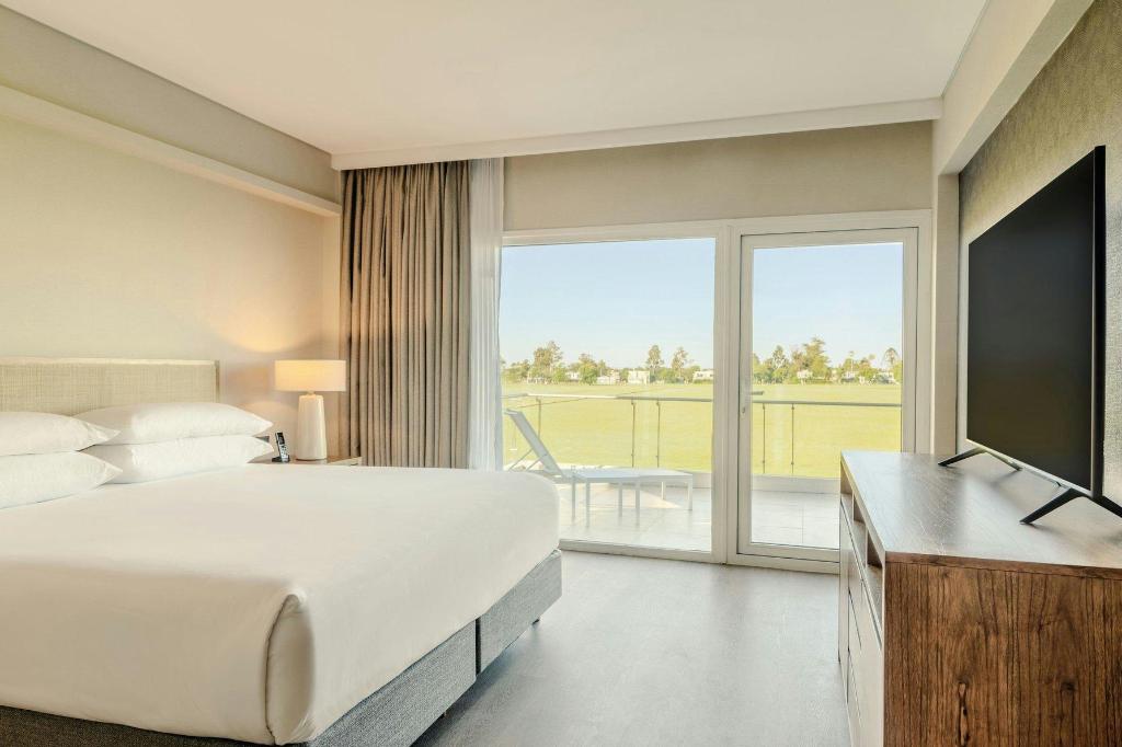 Polo, Suite, King Bed, Balcony, Club Lounge Access