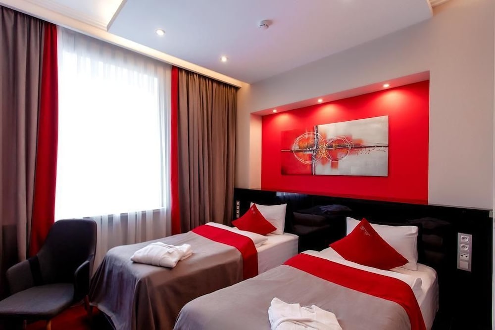 Mildom Premium Hotel 15/45