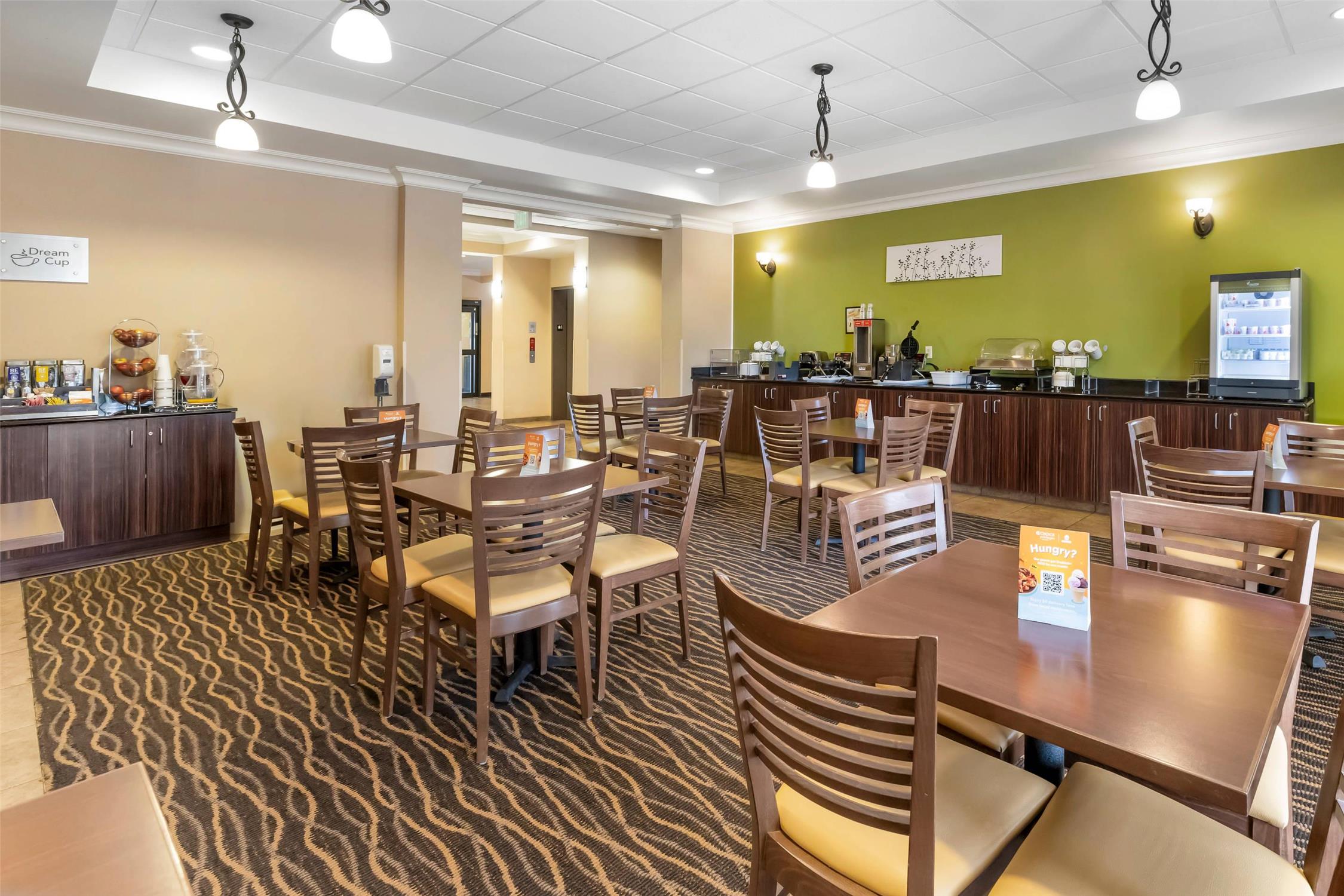 Sleep Inn and Suites Redmond, OR 22/34